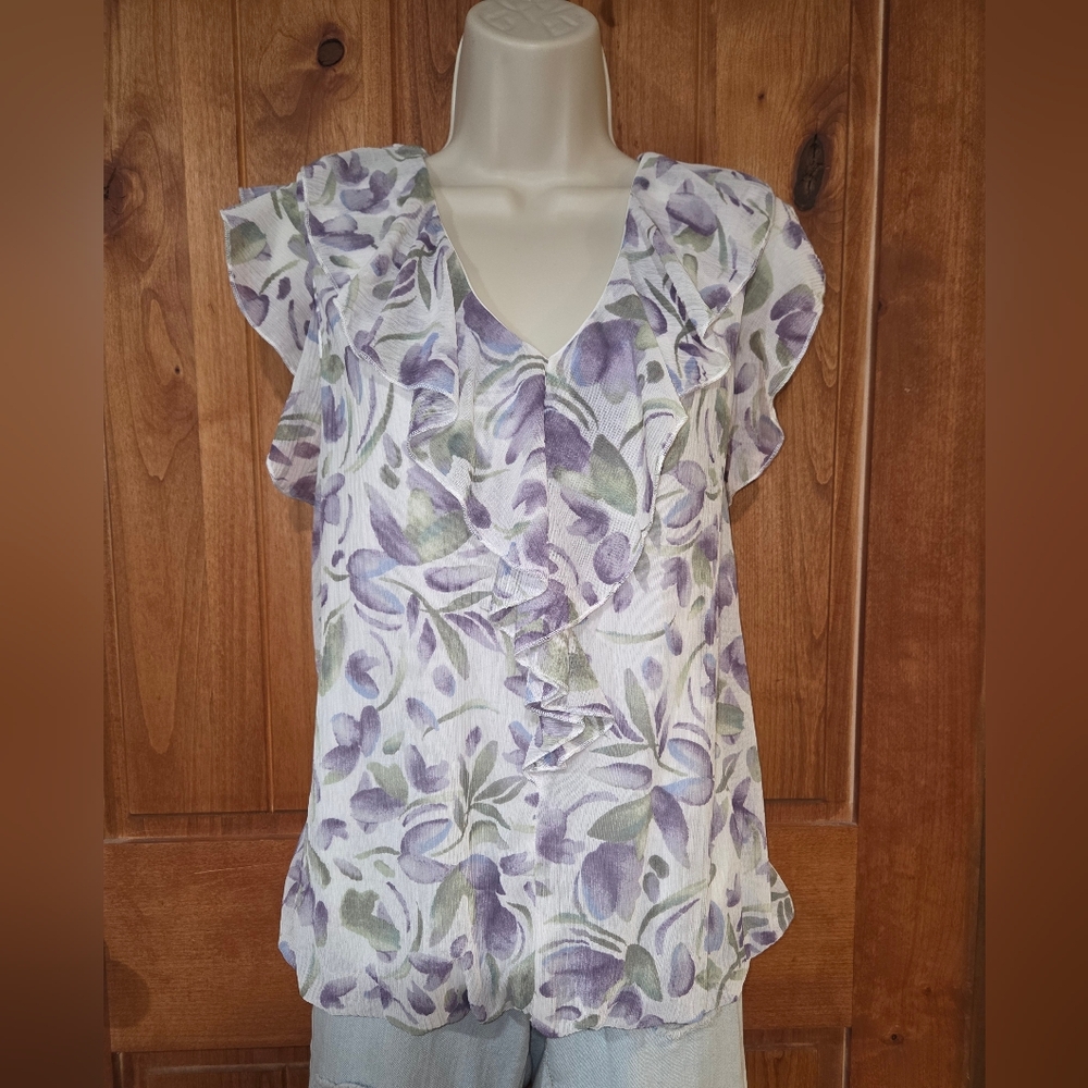 Women's Lavender Floral V-Neck Ruffle Blouse
